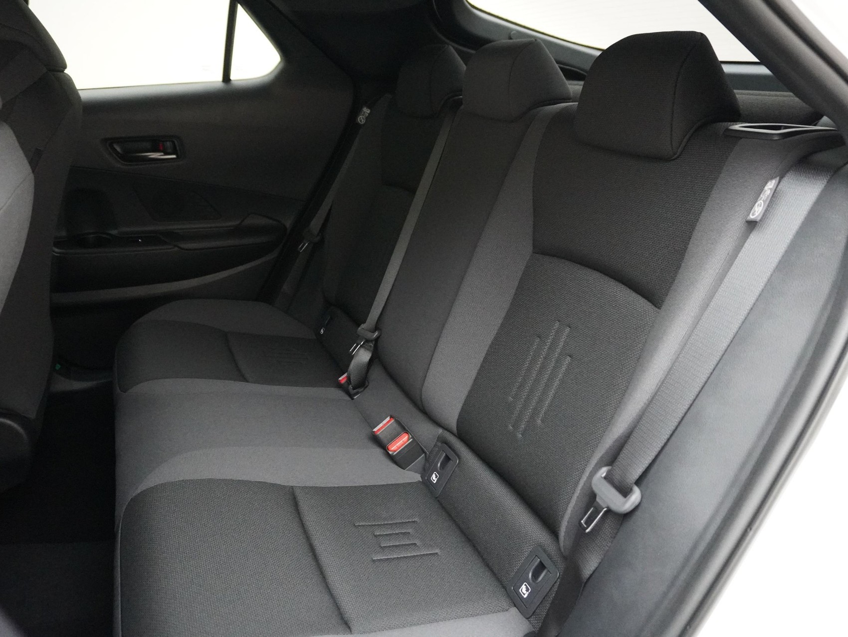 TOYOTA C-HR 2.0 HEV Trend ** 4X4 **-image-9
