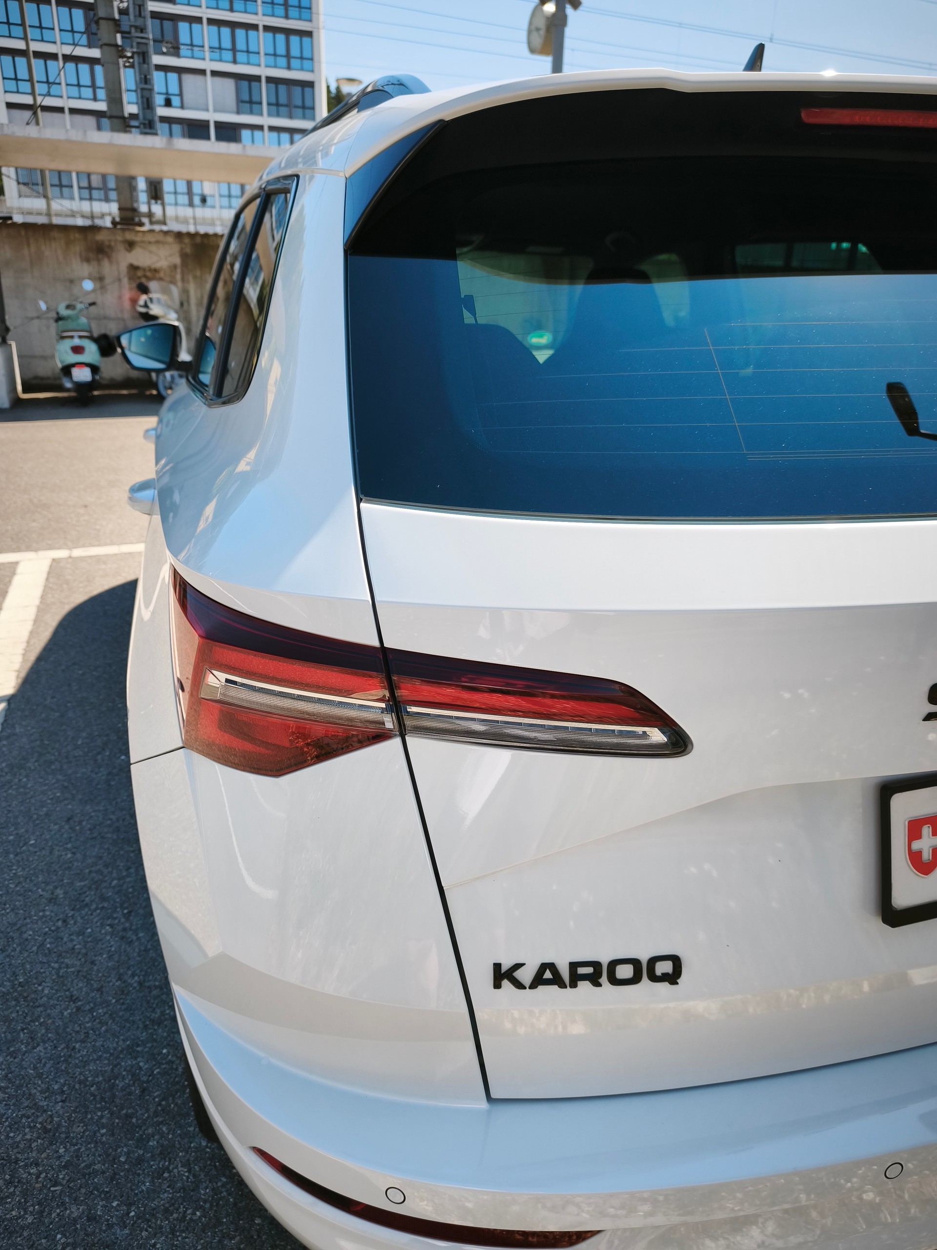 SKODA Karoq 1.5 TSI SportLine DSG*Standheizung*Anhängerkupplung*CH-Fahrzeug-image-2