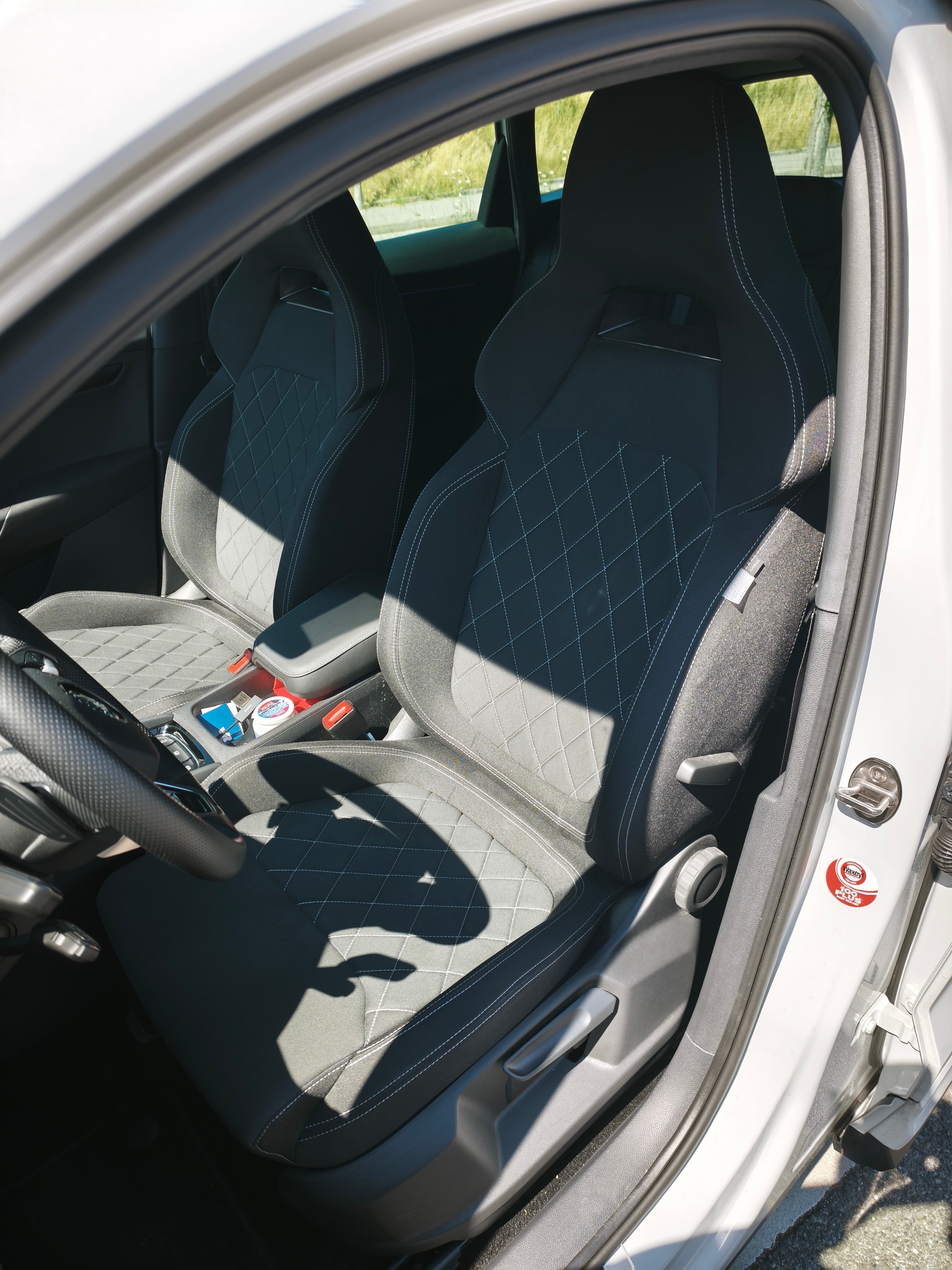 SKODA Karoq 1.5 TSI SportLine DSG*Standheizung*Anhängerkupplung*CH-Fahrzeug-image-4