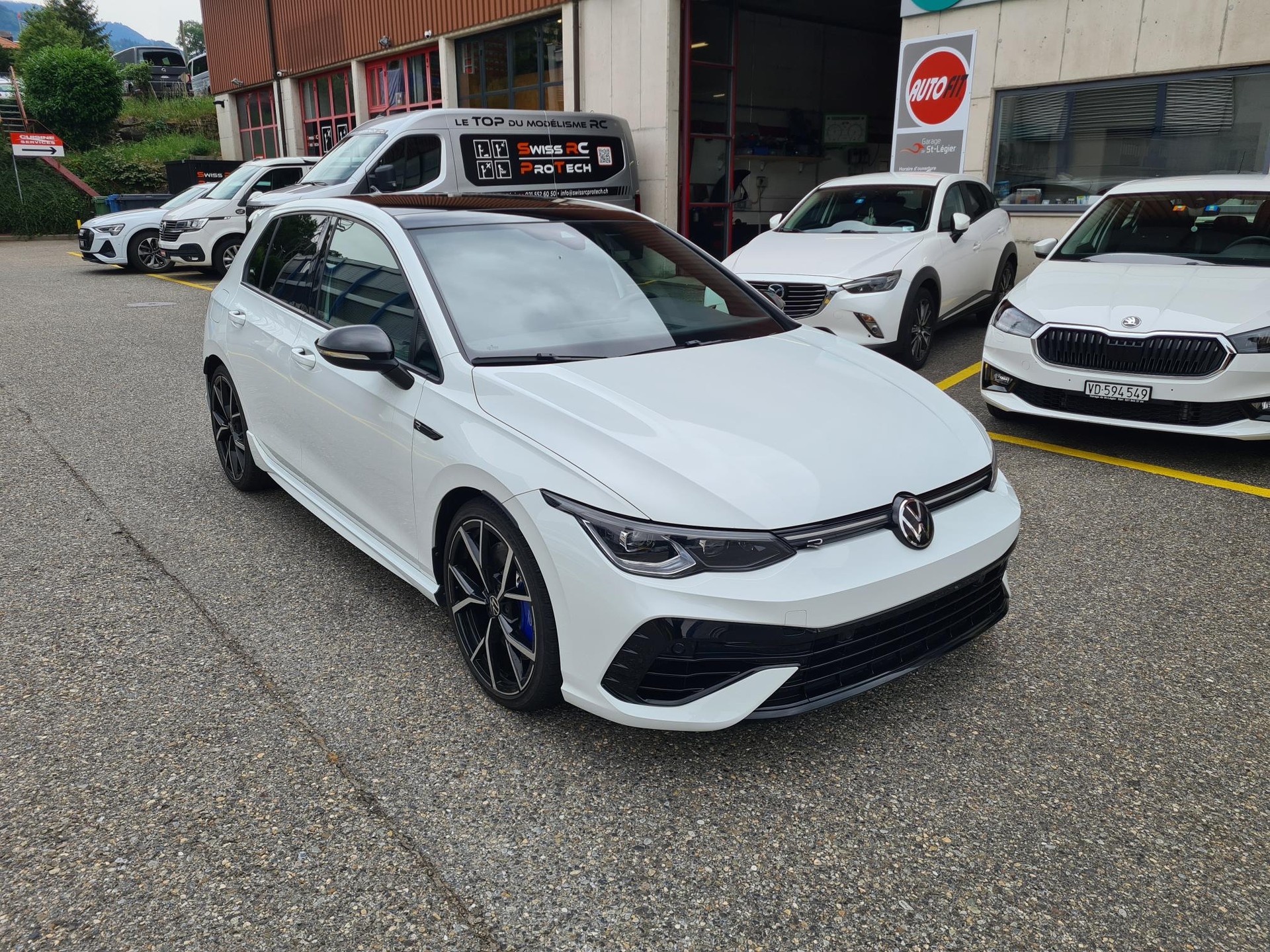 VW Golf 2.0 TSI R DSG 4Motion-image-0