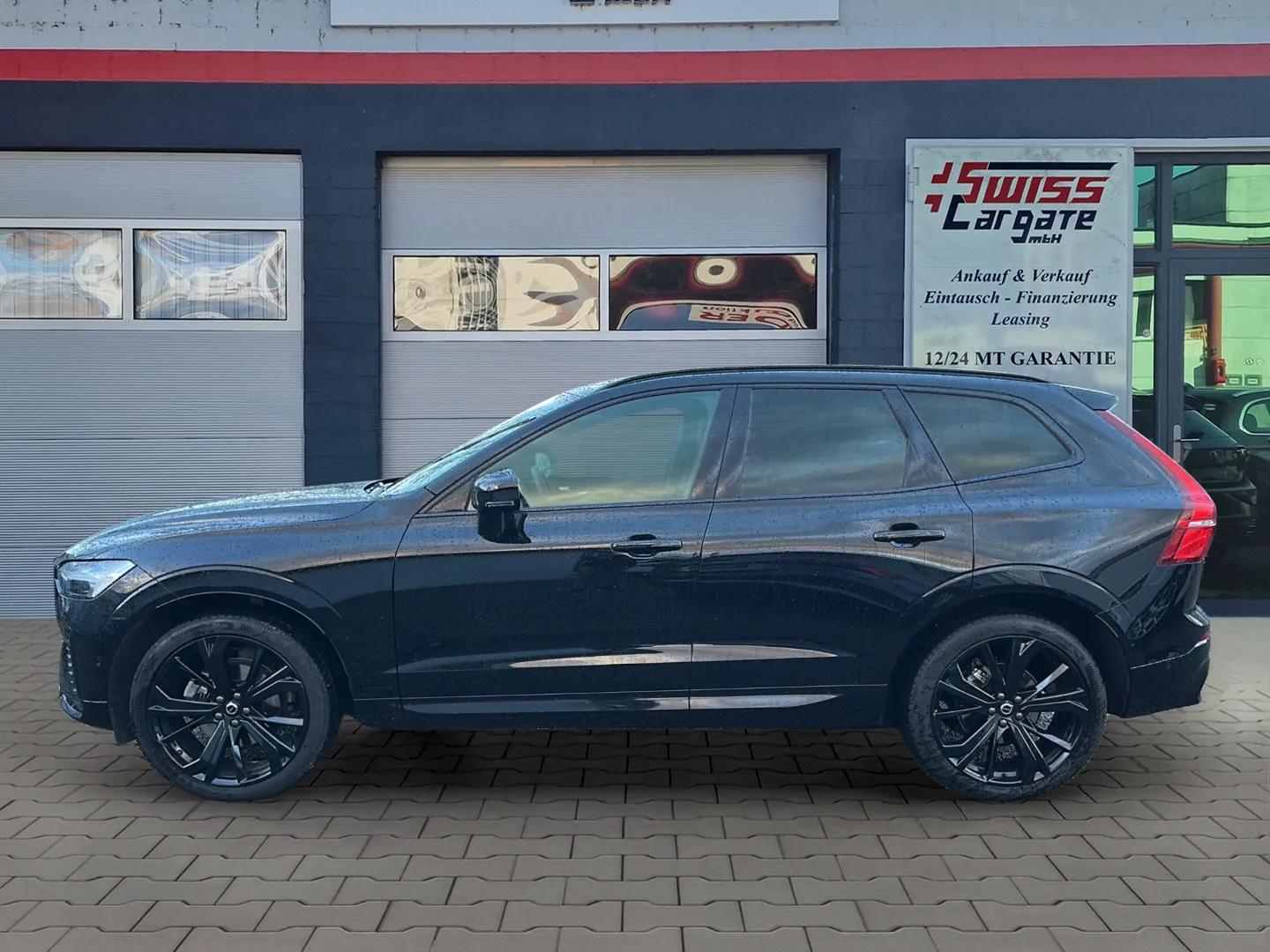 VOLVO XC60 B5 Benzin Mild Hybrid AWD Ultra Dark Geartronic mit AHK & Panoramadach & 5J Werksgarantie oder bis 200000km-image-4