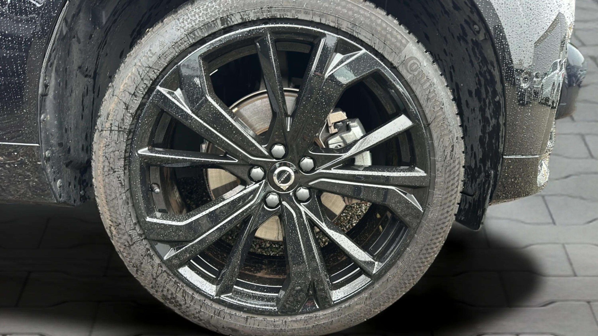 VOLVO XC60 B5 Benzin Mild Hybrid AWD Ultra Dark Geartronic mit AHK & Panoramadach & 5J Werksgarantie oder bis 200000km-image-27