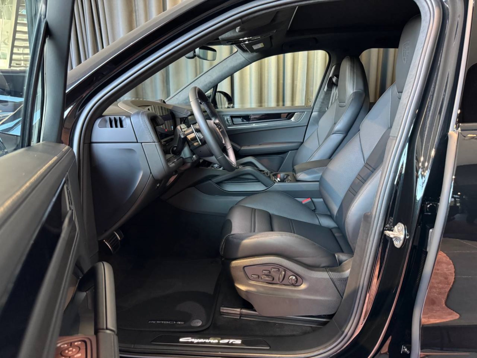 PORSCHE Cayenne GTS-image-4