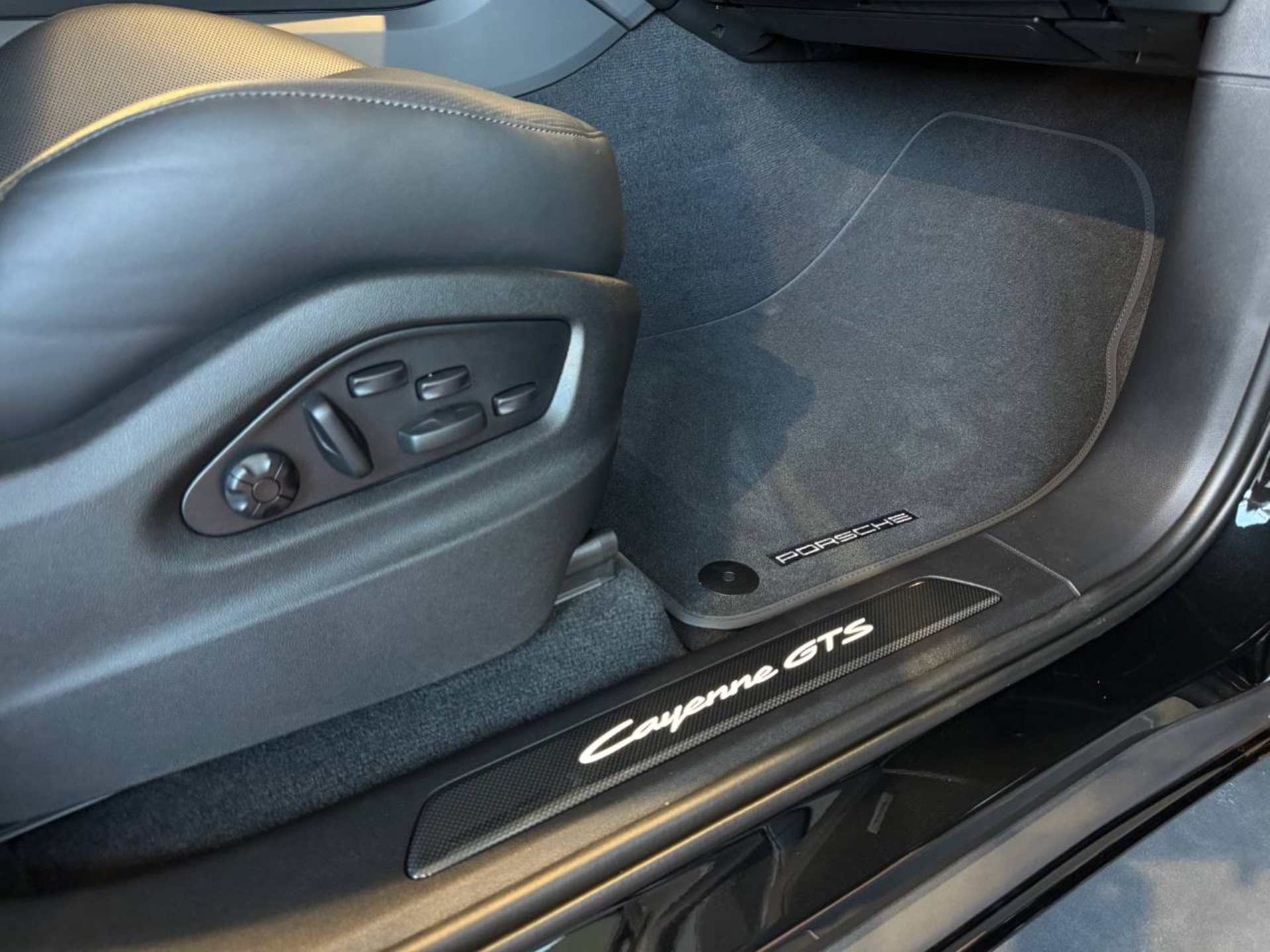 PORSCHE Cayenne GTS-image-21