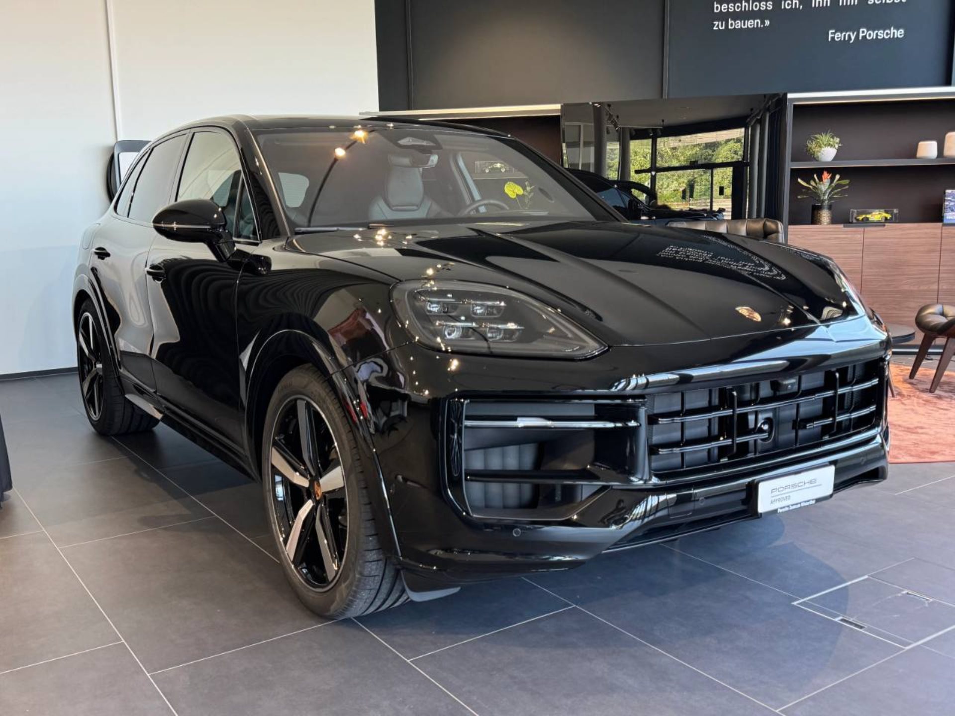 PORSCHE Cayenne GTS-showroom-element-2