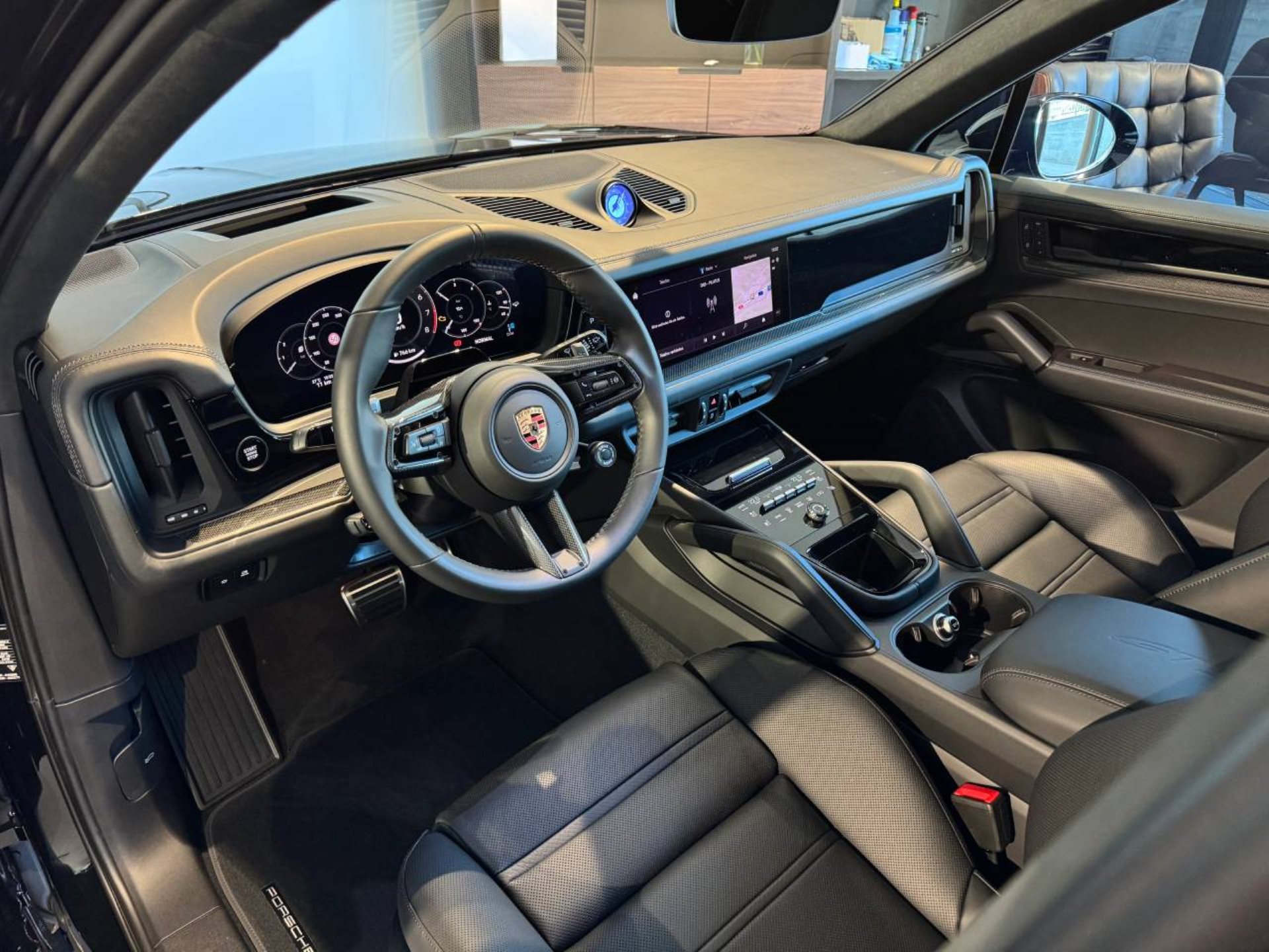 PORSCHE Cayenne GTS-showroom-element-3