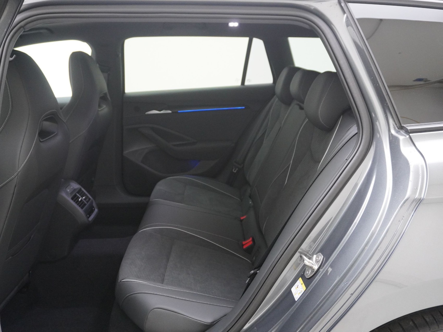 SKODA Superb 2.0 TDI Sportline 4x4 DSG-image-14