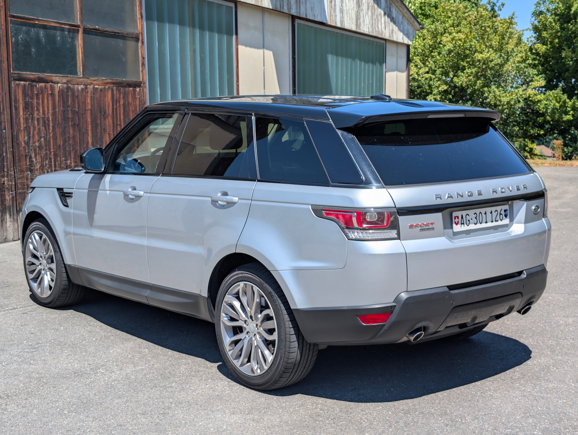 LAND ROVER 3.0 SDV6 HSE Dynamic-image-2