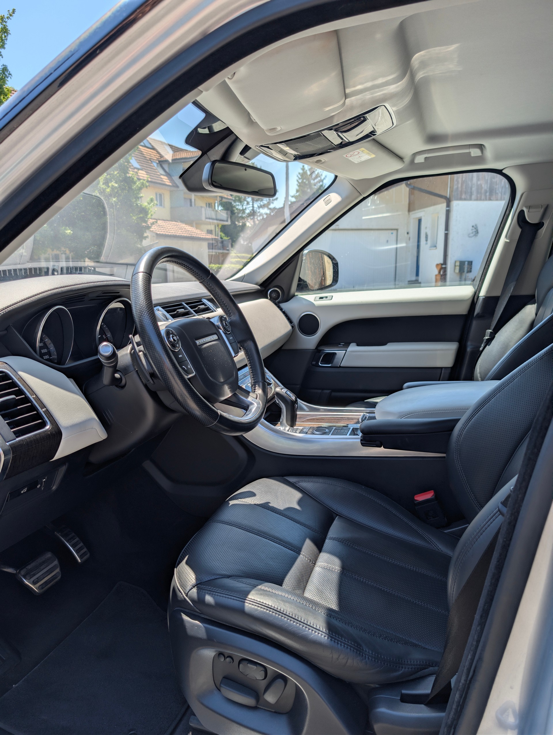 LAND ROVER 3.0 SDV6 HSE Dynamic-image-4
