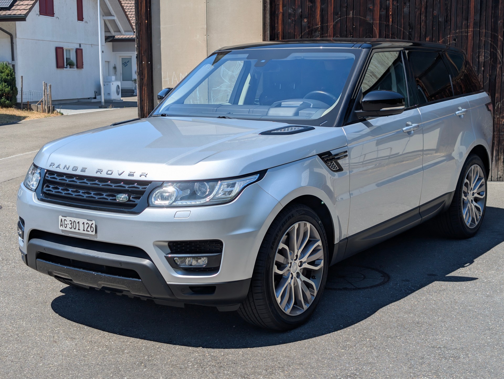 LAND ROVER 3.0 SDV6 HSE Dynamic-image-1