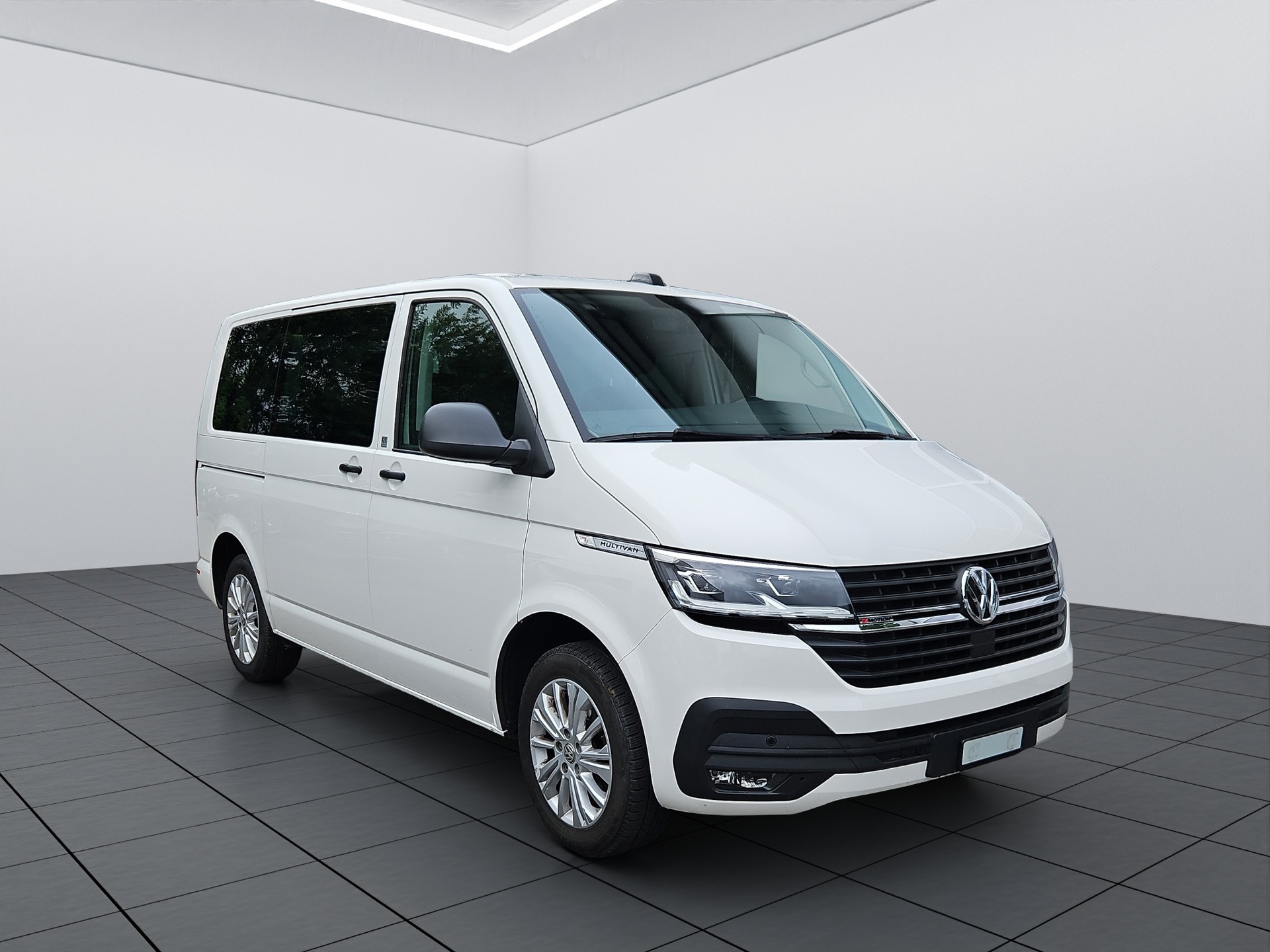 VW T6.1 Multivan 2.0 TDI Trendline Liberty 4Motion DSG-image-2