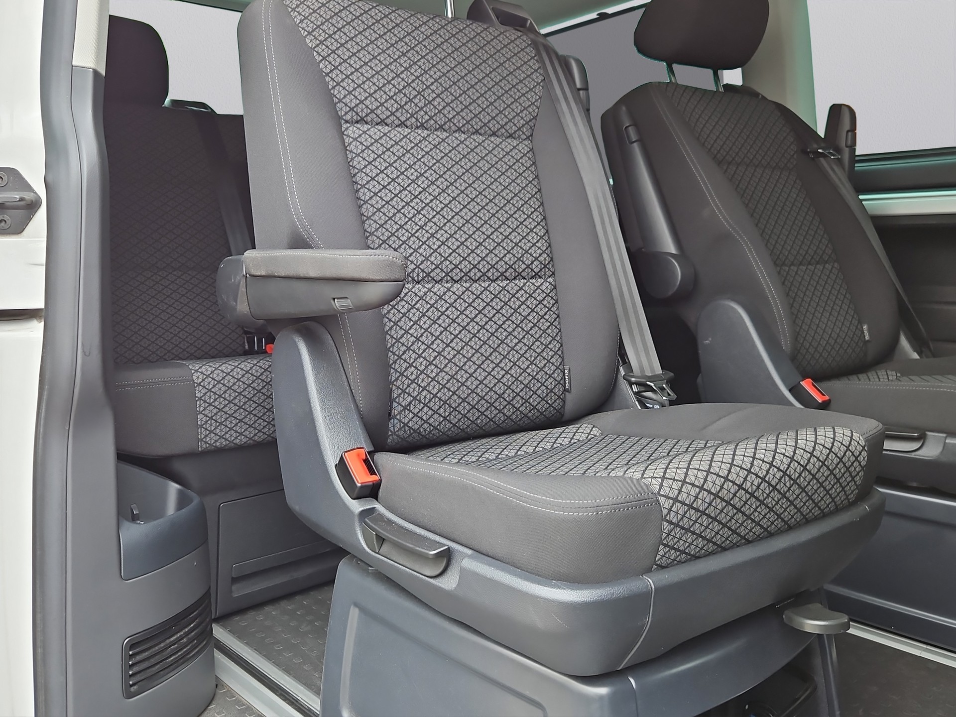 VW T6.1 Multivan 2.0 TDI Trendline Liberty 4Motion DSG-image-8