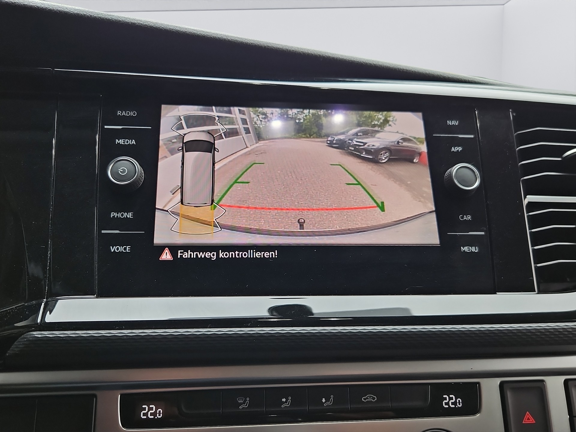 VW T6.1 Multivan 2.0 TDI Trendline Liberty 4Motion DSG-image-14