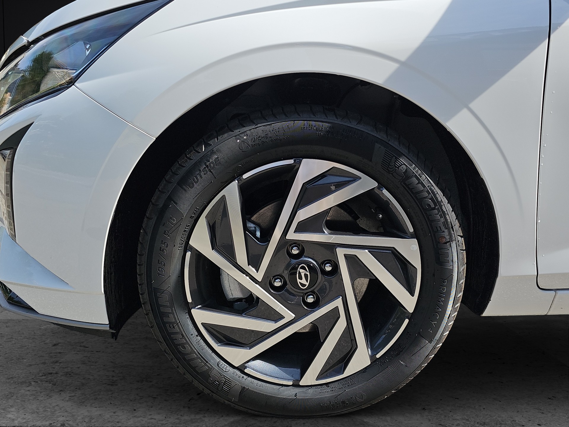 HYUNDAI i20 1.0 T-GDi Amplia-image-8