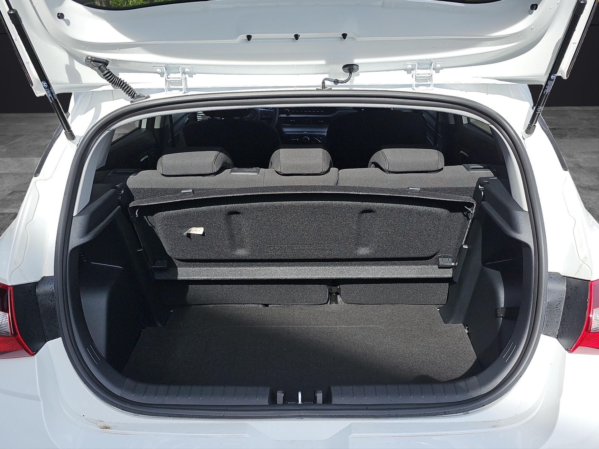 HYUNDAI i20 1.0 T-GDi Amplia-image-12