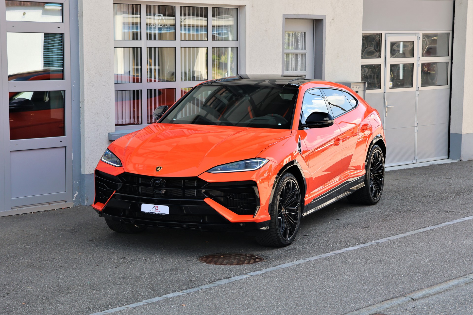 LAMBORGHINI Urus SE *ARANCIAEGON*-image-0