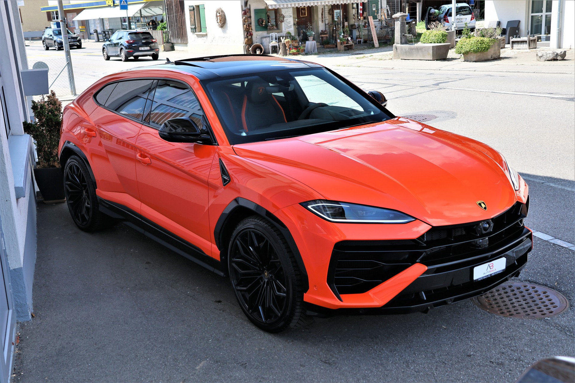 LAMBORGHINI Urus SE *ARANCIAEGON*-image-2