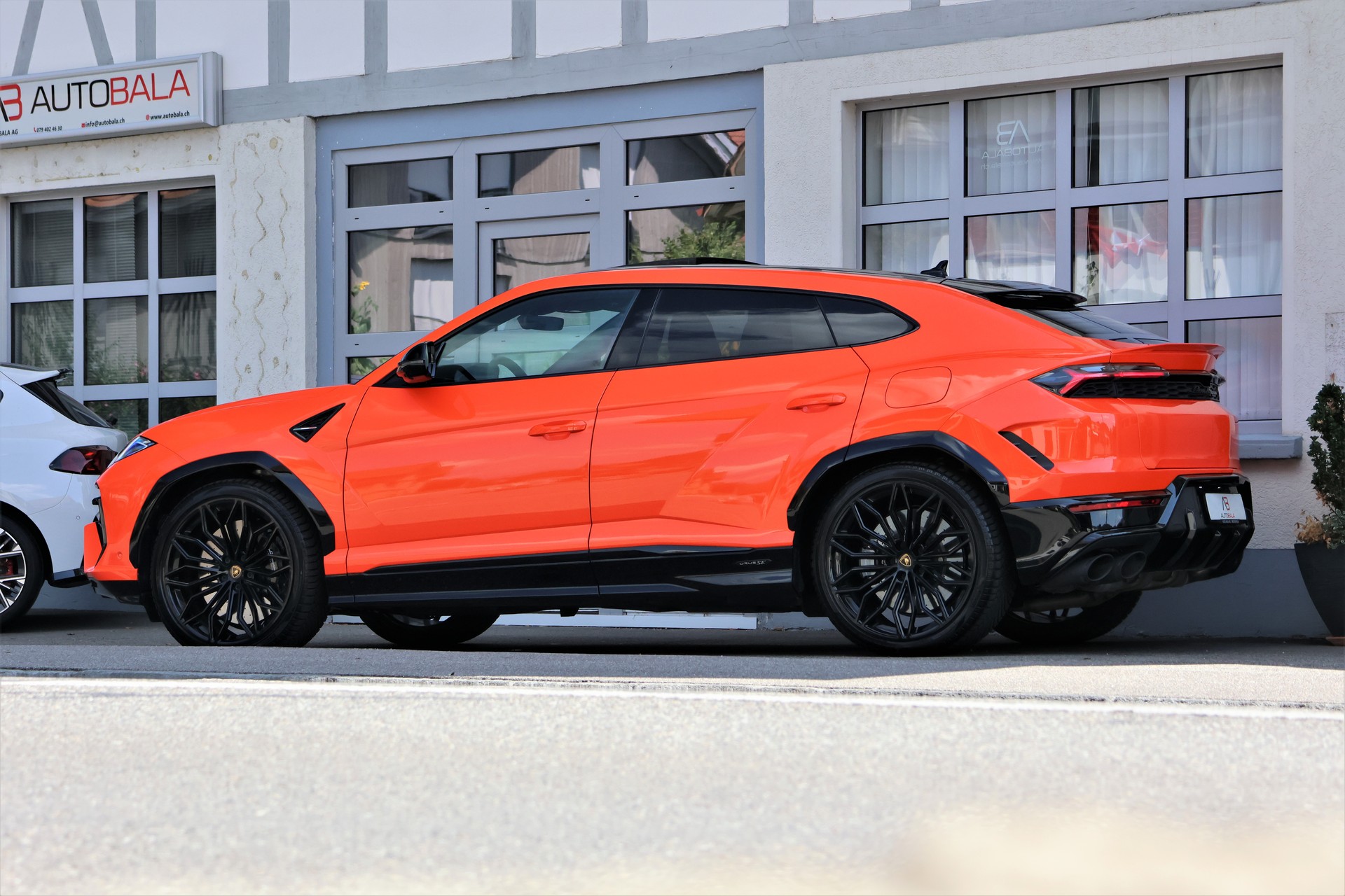 LAMBORGHINI Urus SE *ARANCIAEGON*-image-5
