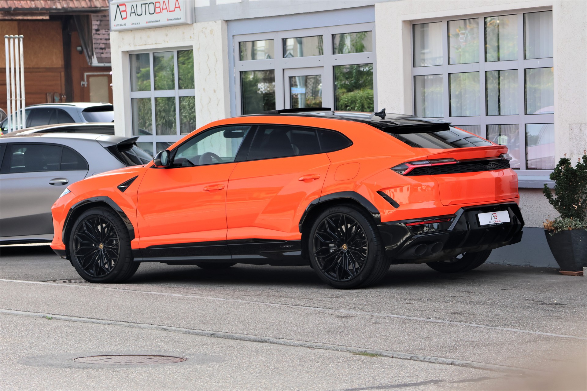 LAMBORGHINI Urus SE *ARANCIAEGON*-image-6