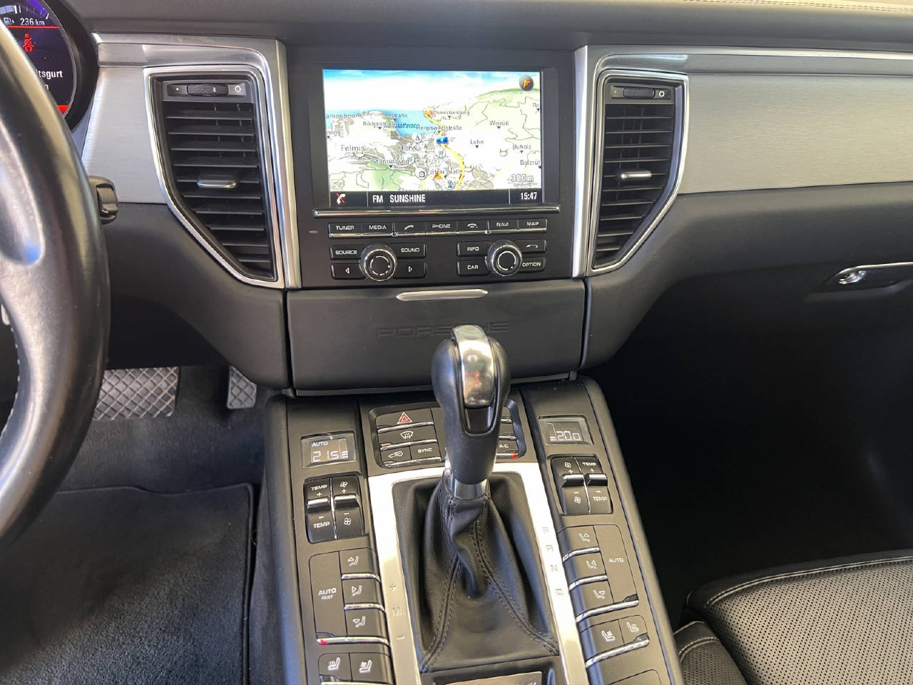PORSCHE Macan 3.6 V6 Turbo-image-16
