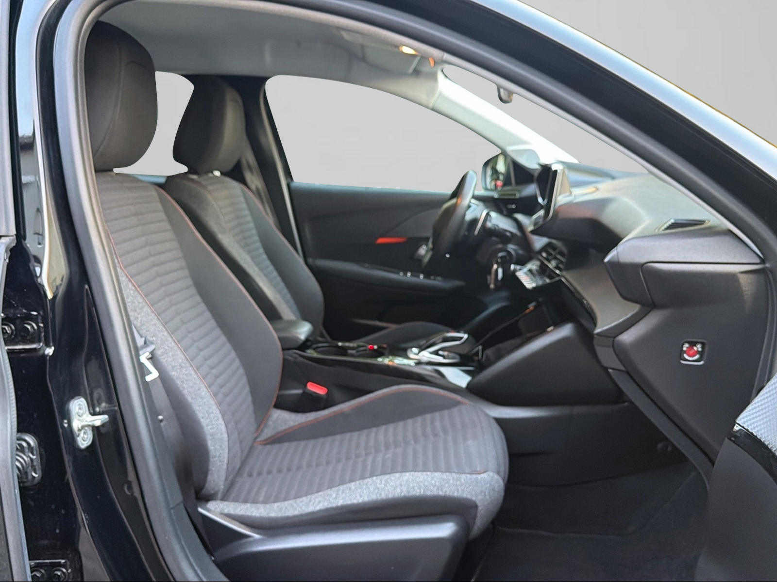 PEUGEOT 208 1.2 PureTech Active Pack EAT8-image-11