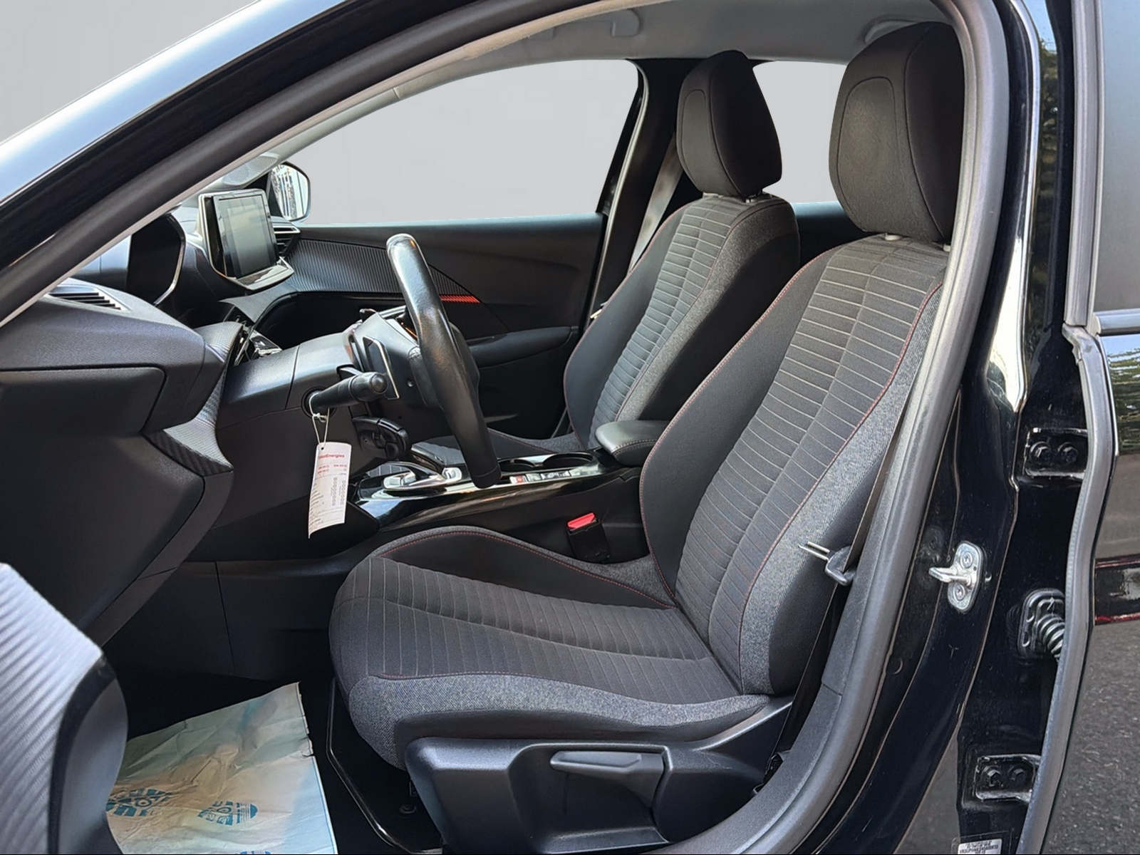 PEUGEOT 208 1.2 PureTech Active Pack EAT8-image-9