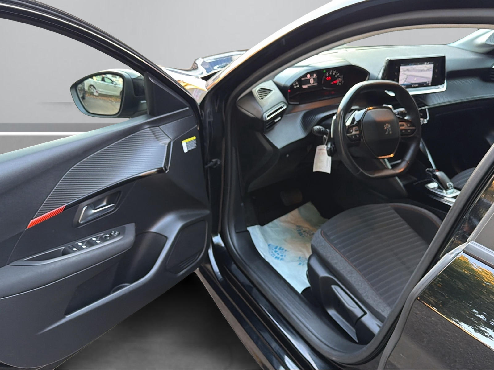 PEUGEOT 208 1.2 PureTech Active Pack EAT8-image-10
