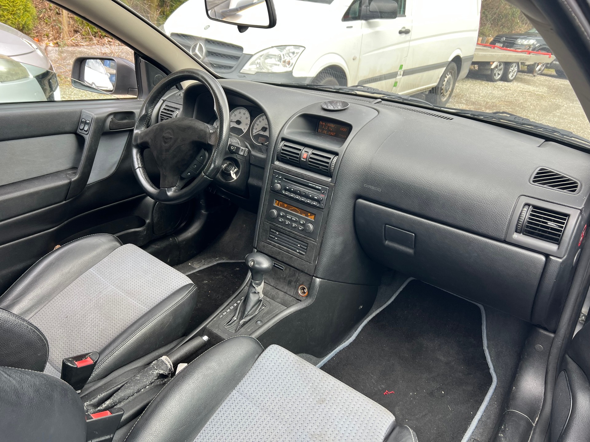 OPEL Astra Coupé 2.2i 16V Edition-image-6