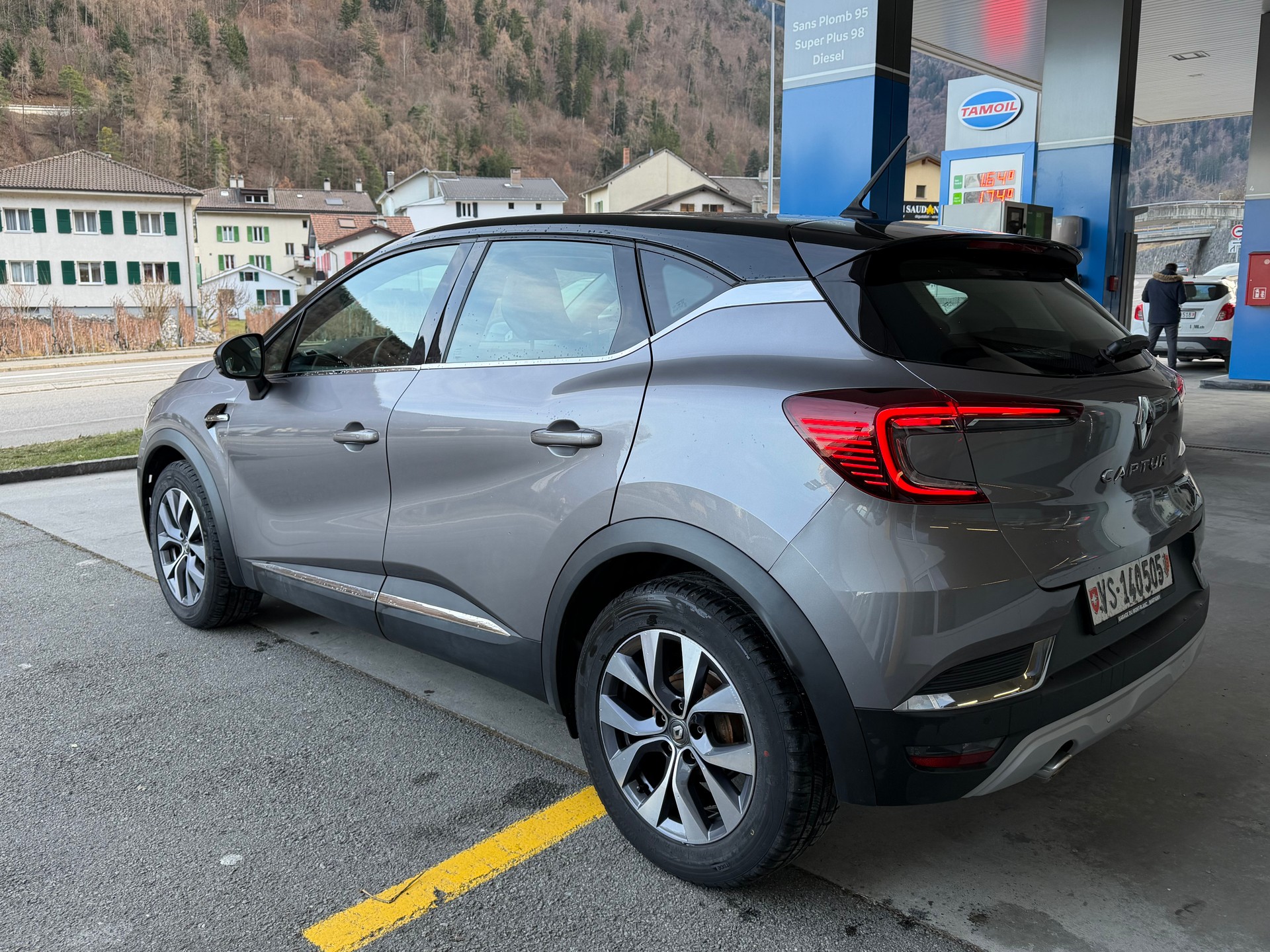 RENAULT Captur 1.3 TCe Intens-image-1