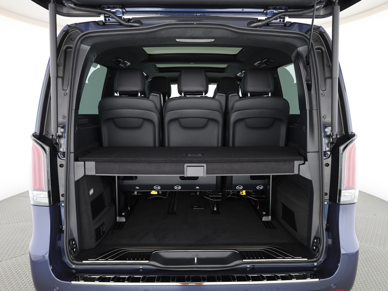 MERCEDES-BENZ V 300 d lang 4Matic Swiss Edition 9G-Tronic-image-5