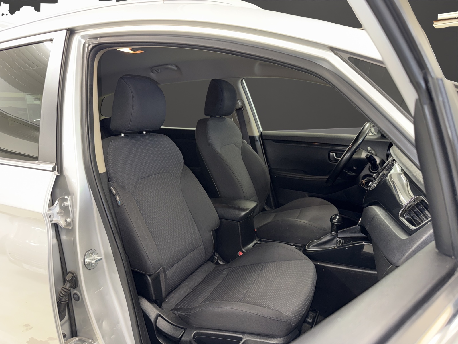 KIA Carens 1.7 CRDi Trend DCT-image-7