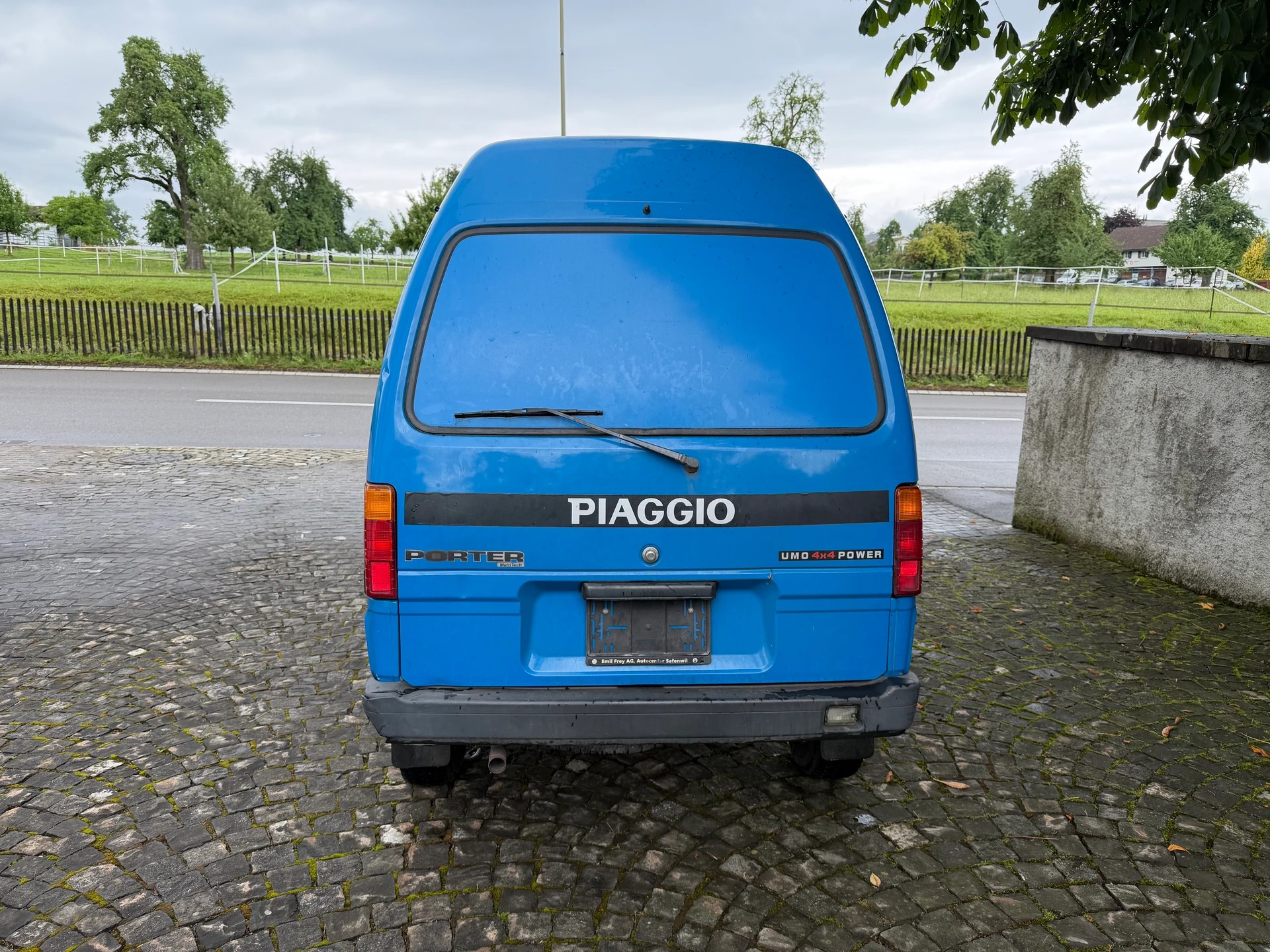 VW PIAGGIO Porter 1.3 Umo 4x4 / Kasten / 1 Hand / CH-Fahrzeug / Schiebetür links & rechts-image-6