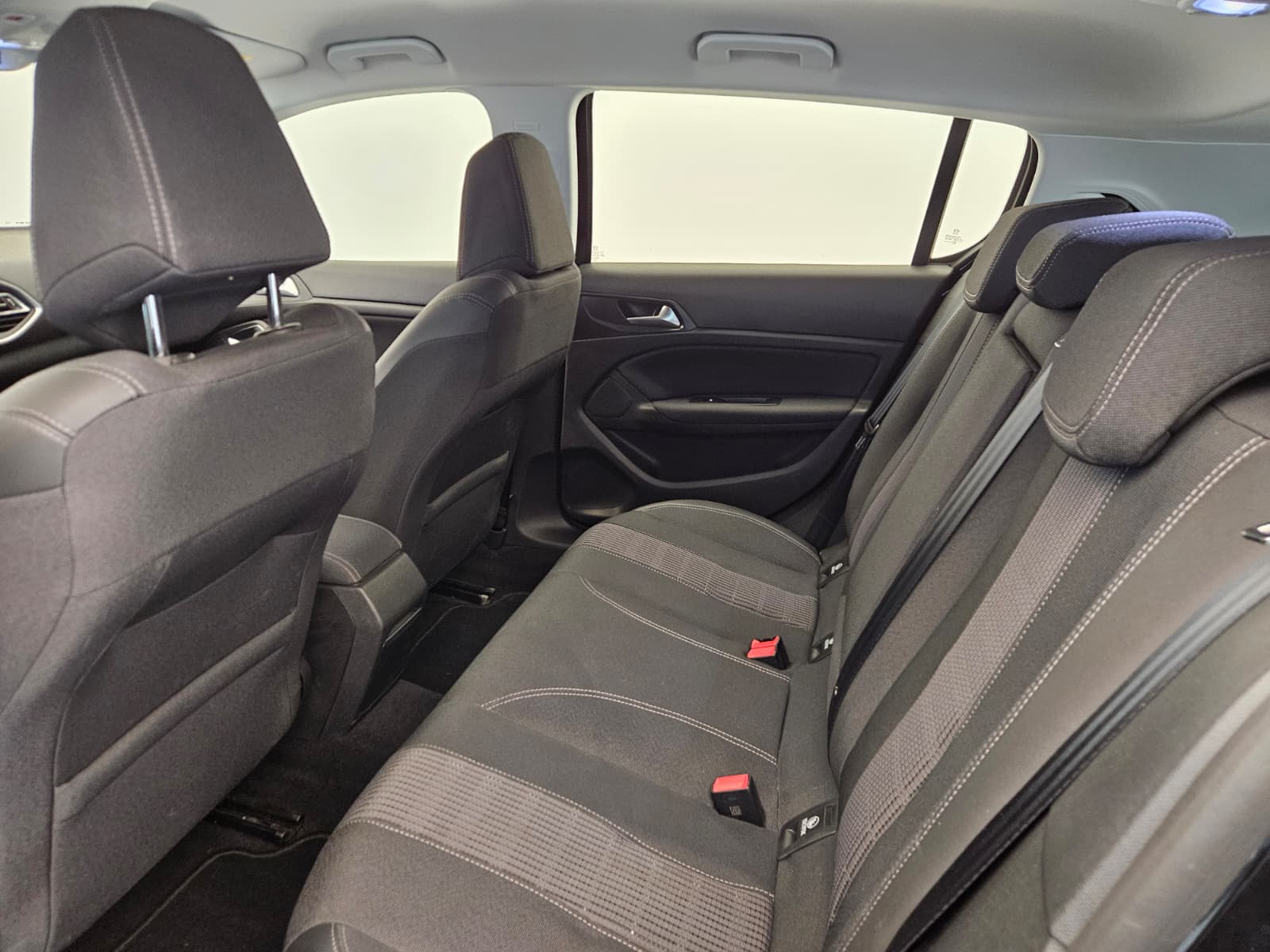 PEUGEOT 308 1.2 Pure Tech Allure-image-11