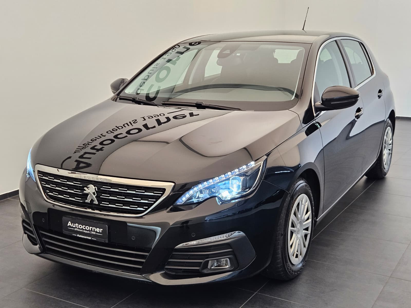 PEUGEOT 308 1.2 Pure Tech Allure-image-1