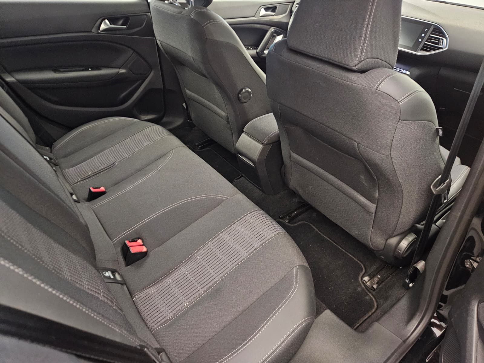 PEUGEOT 308 1.2 Pure Tech Allure-image-12