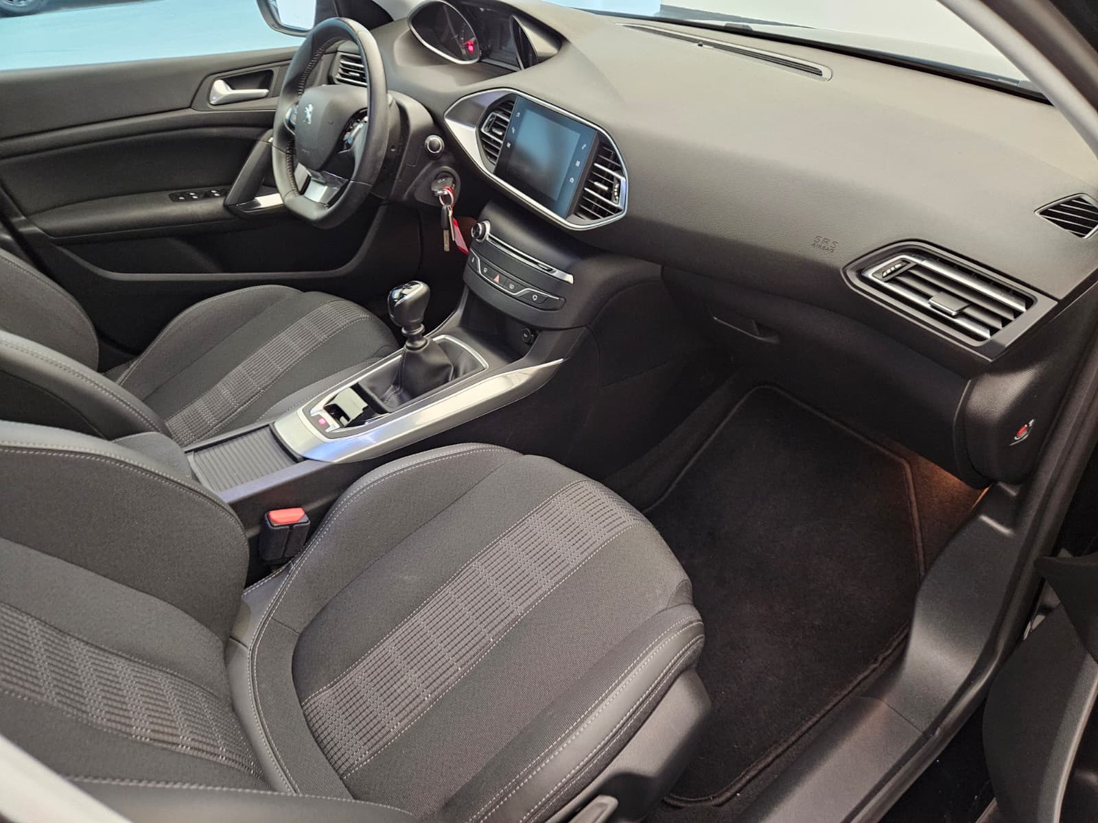 PEUGEOT 308 1.2 Pure Tech Allure-image-10
