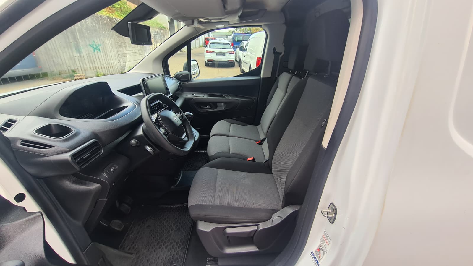 PEUGEOT Partner 1.5 Blue HDi s/s Asphalt 1000kg ** 130 PS ** 3-Plätzer ** RF-Kamera ** Anh-Kupplung ** Frisch Ab MFK & Service ** **-image-16