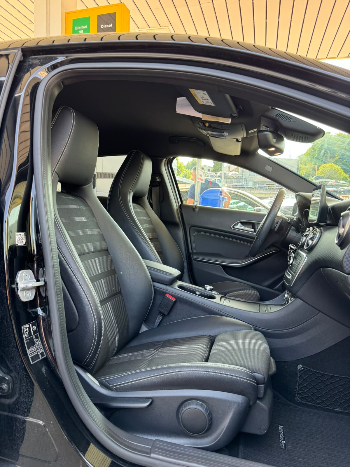MERCEDES-BENZ A 200 Night Star 7G-DCT-image-10