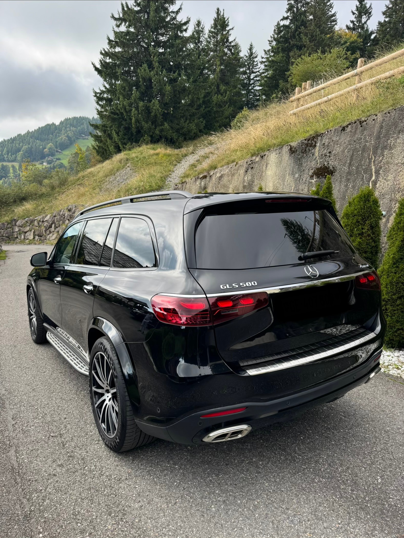 MERCEDES-BENZ GLS 580 AMG Line 4matic-image-1