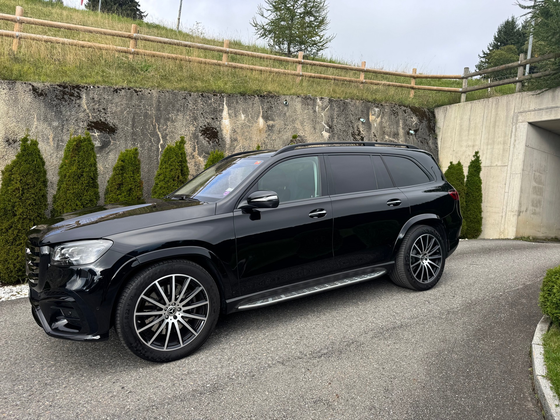 MERCEDES-BENZ GLS 580 AMG Line 4matic-image-5
