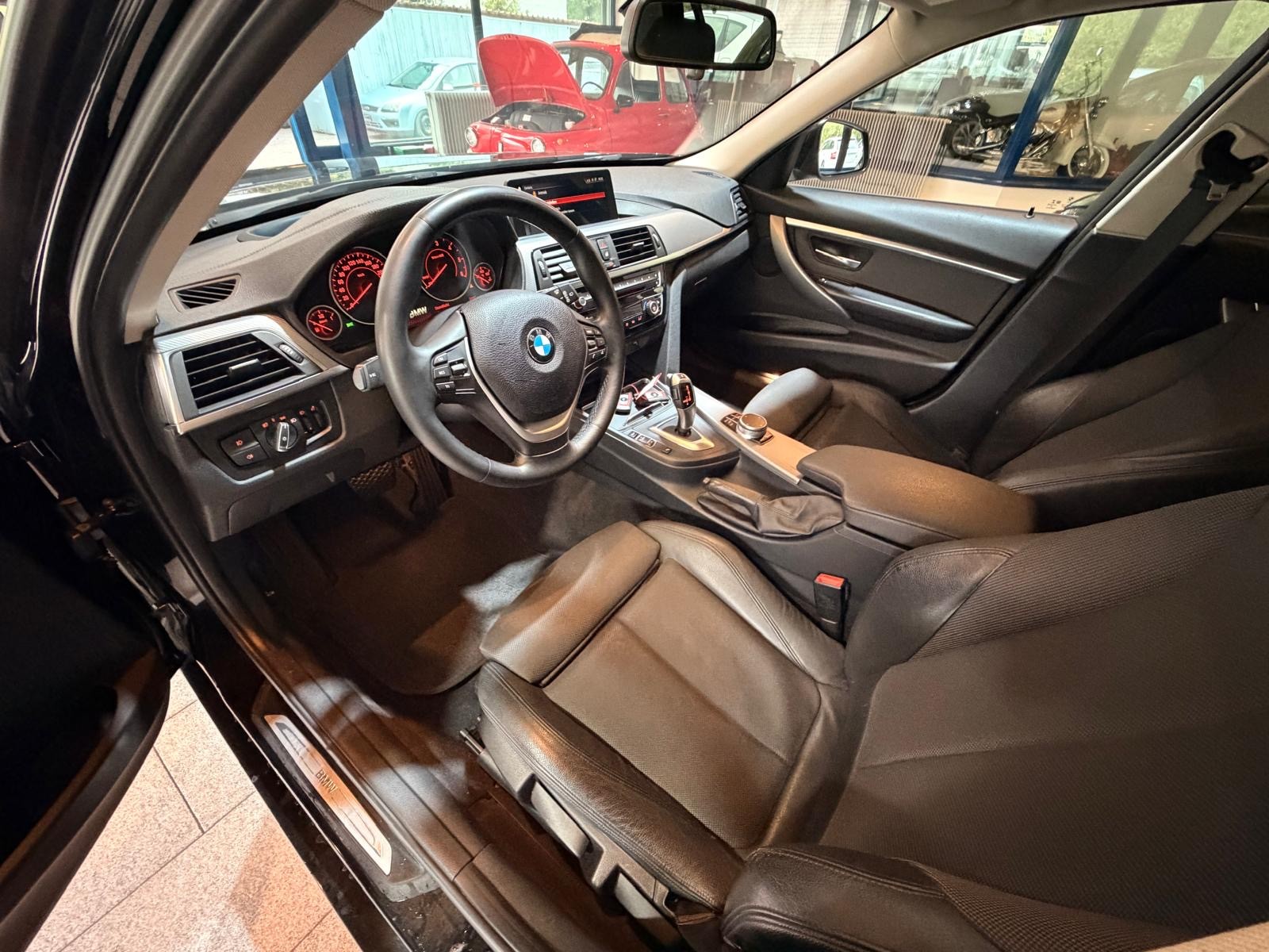 BMW 320d Touring xDrive-image-4