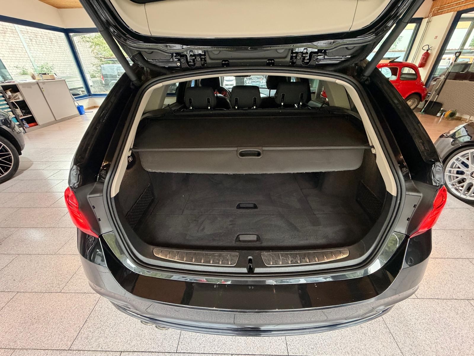 BMW 320d Touring xDrive-image-10