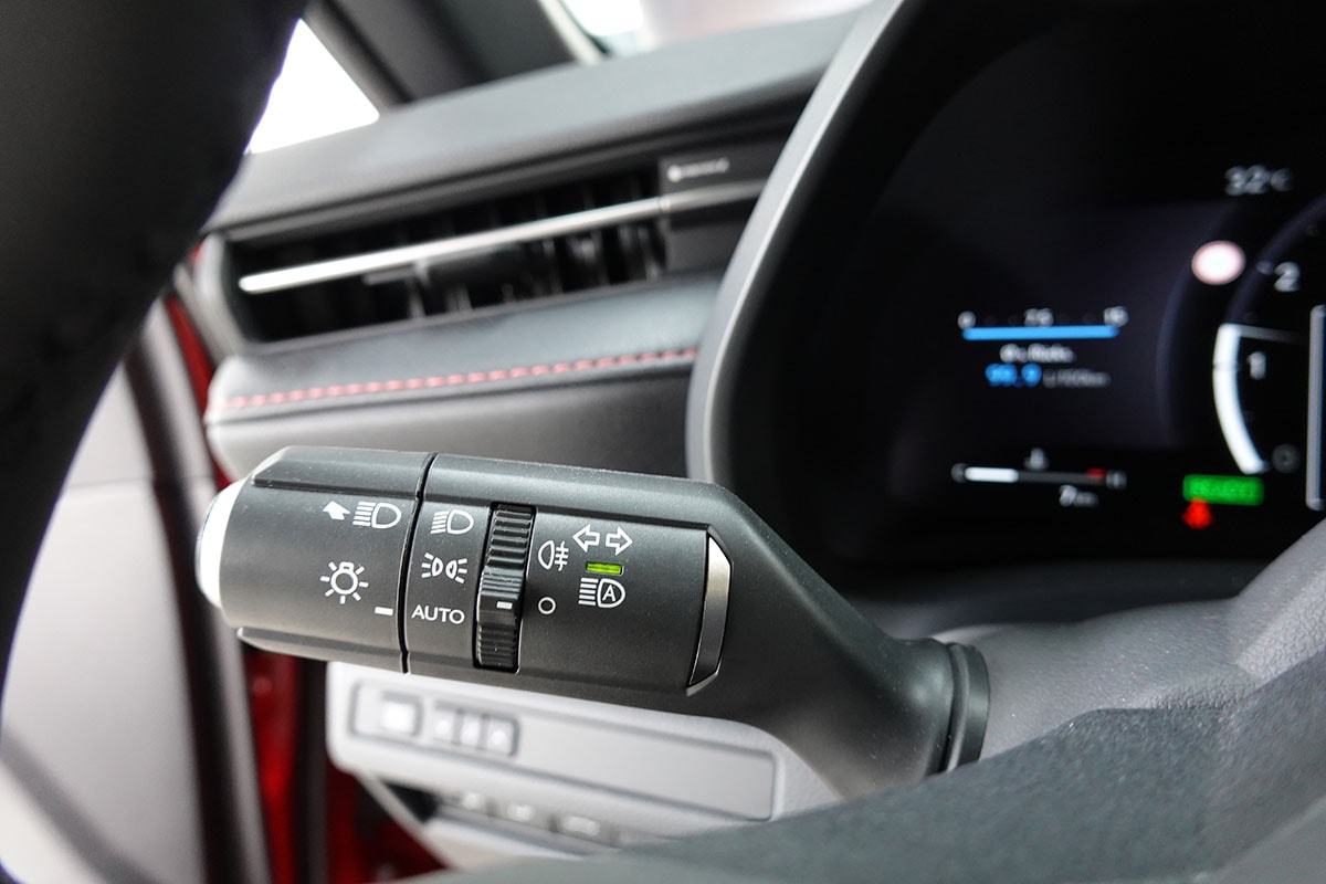 LEXUS LBX FWD Emotion CVT-image-15