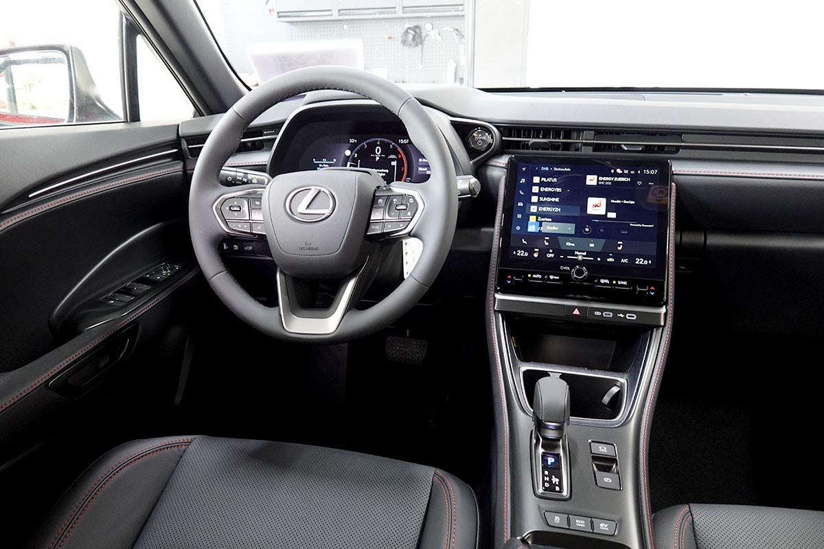 LEXUS LBX FWD Emotion CVT-image-8