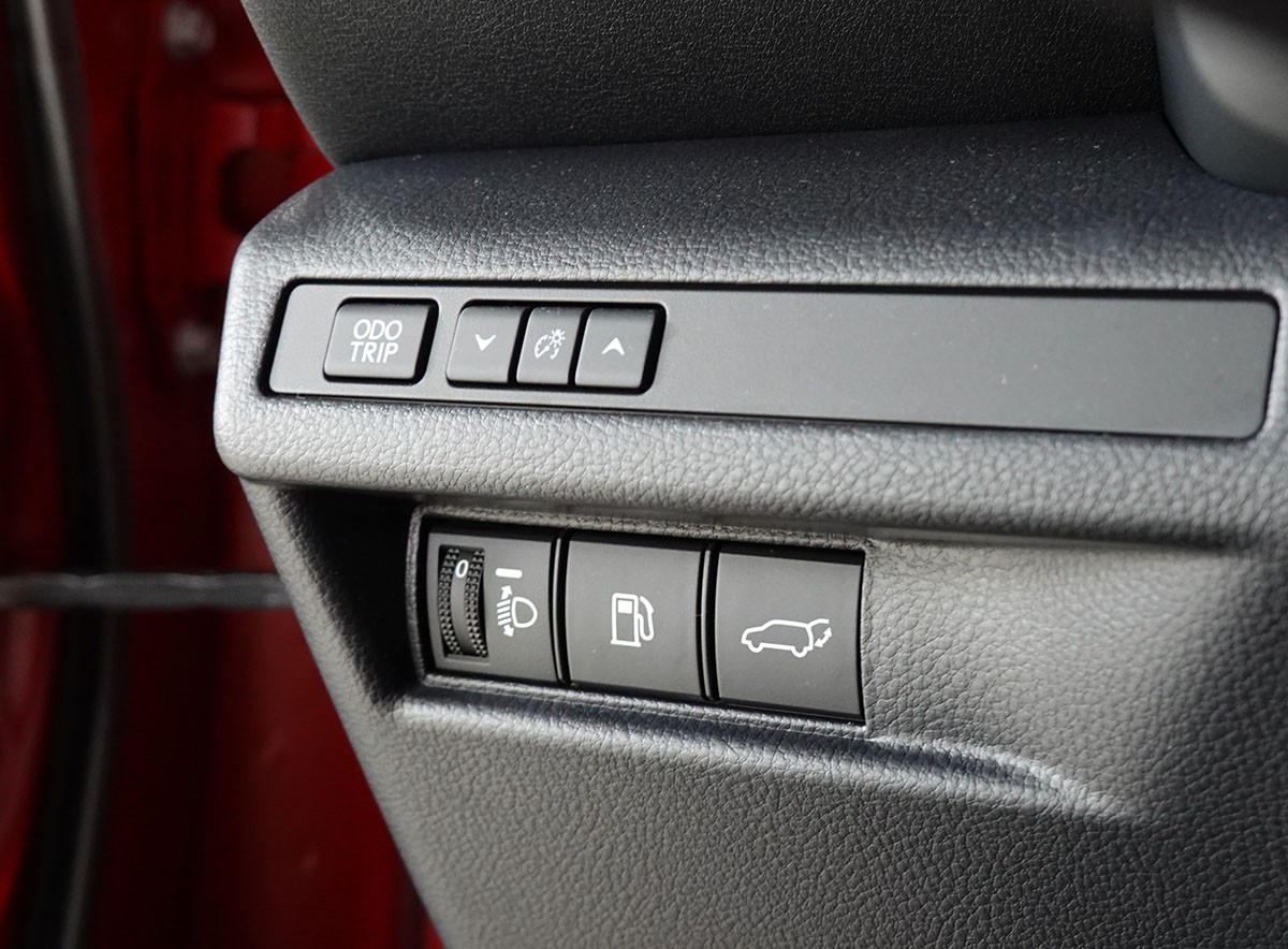 LEXUS LBX FWD Emotion CVT-image-18