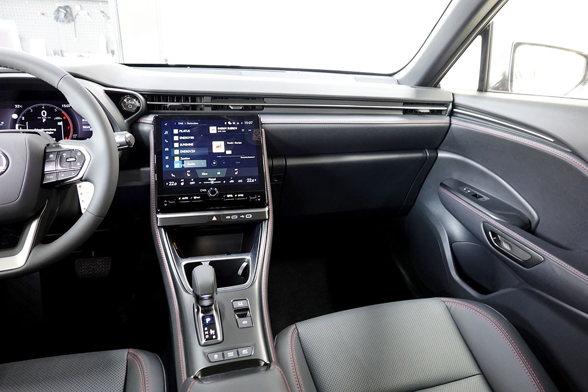 LEXUS LBX FWD Emotion CVT-image-11