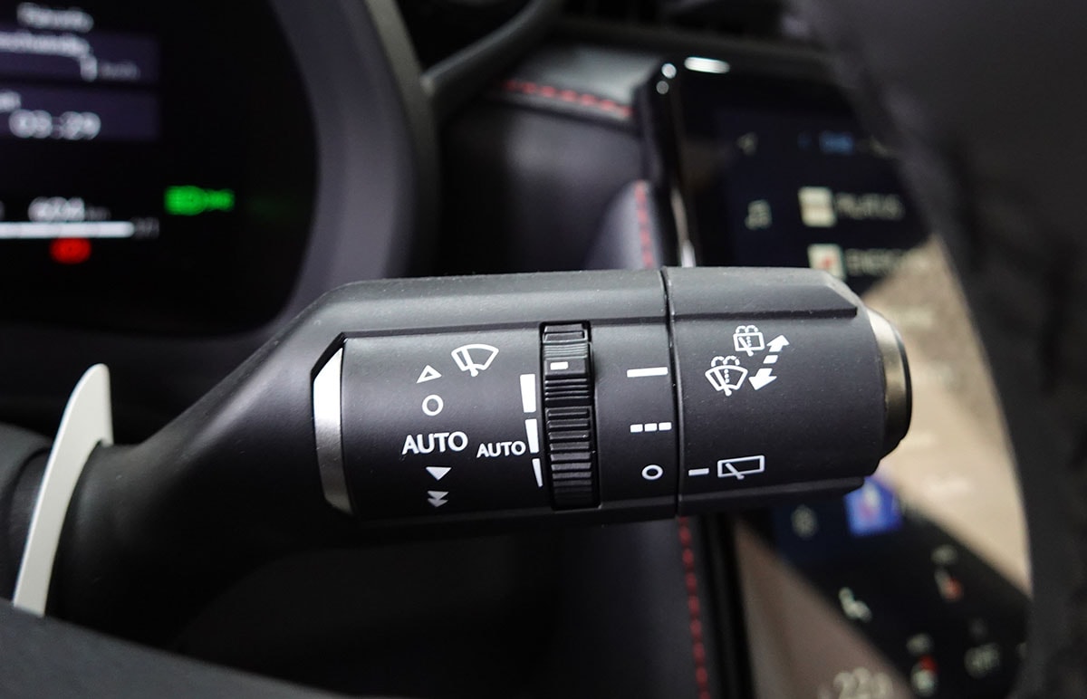 LEXUS LBX FWD Emotion CVT-image-16