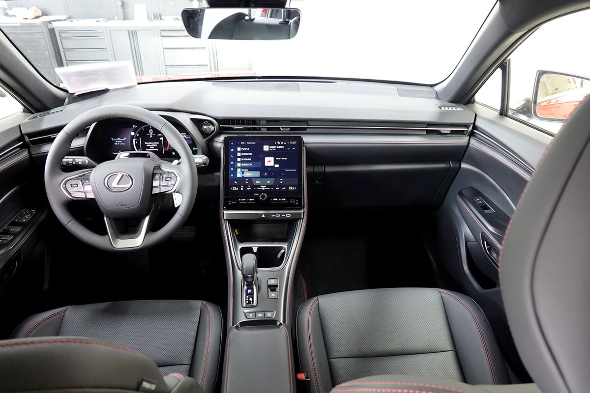 LEXUS LBX FWD Emotion CVT-image-9