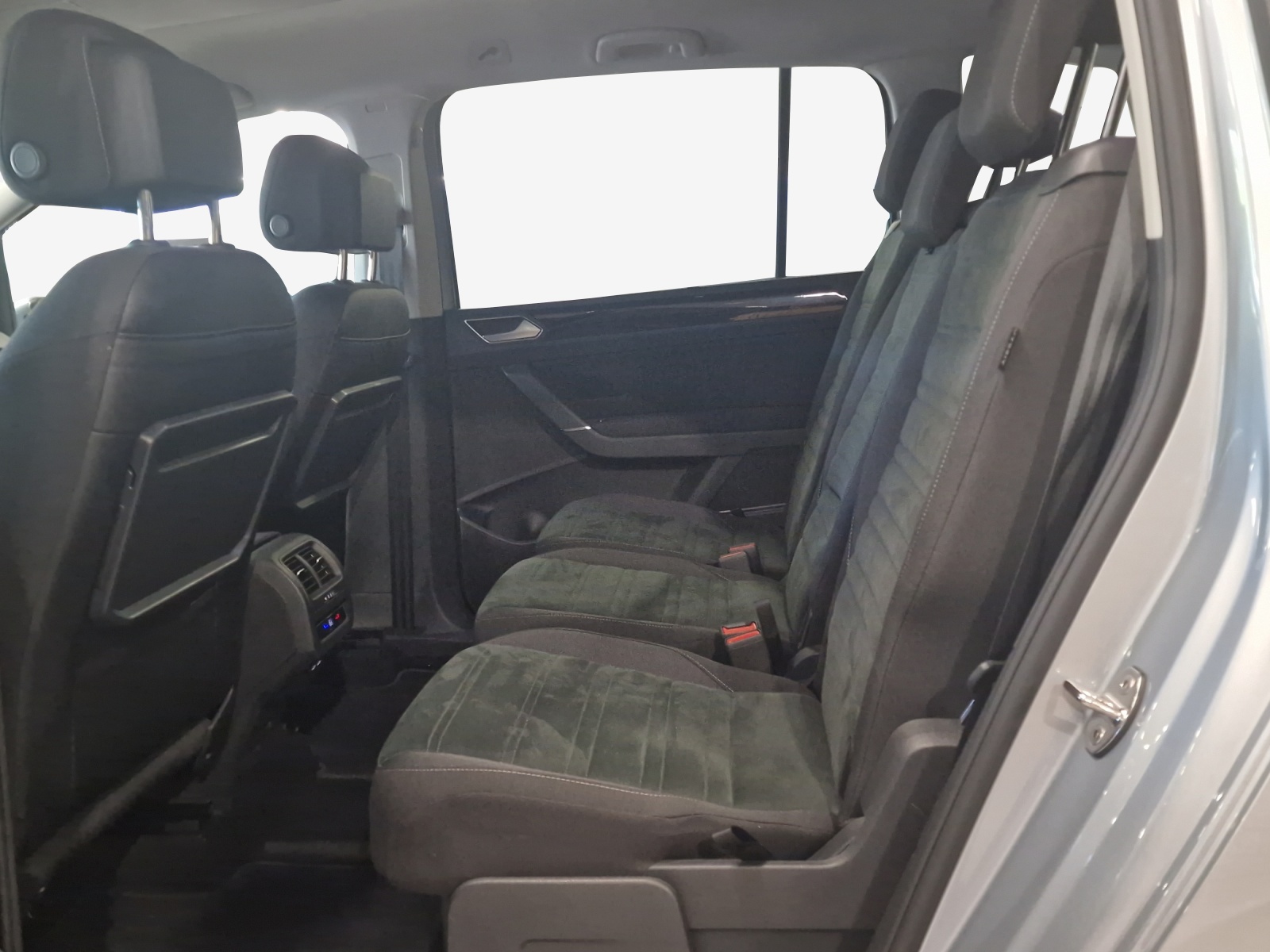 VW Touran 2.0 TDI BlueMotion Technology Highline DSG-image-11