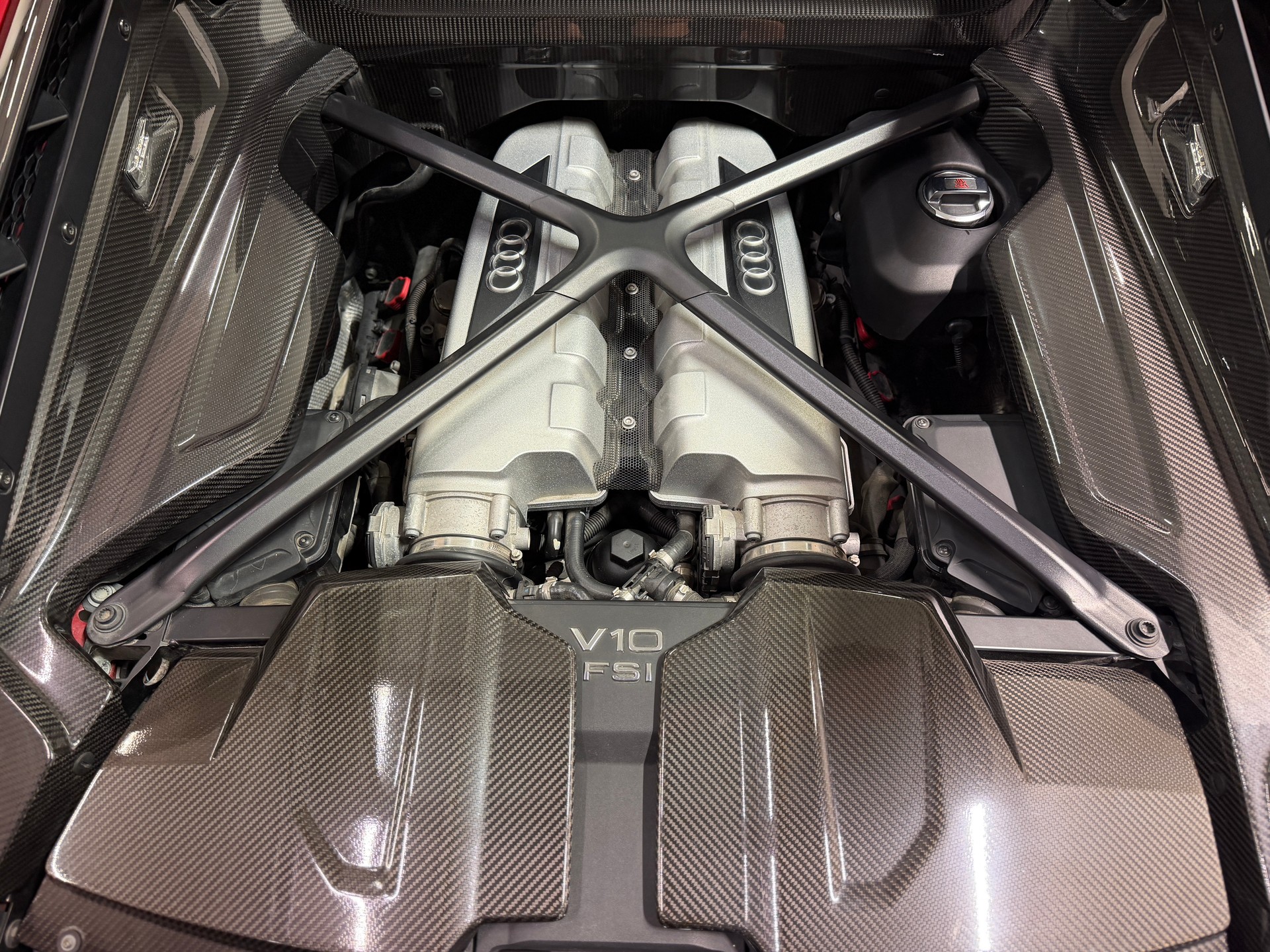 AUDI R8 Coupé performance S-Tronic-image-18